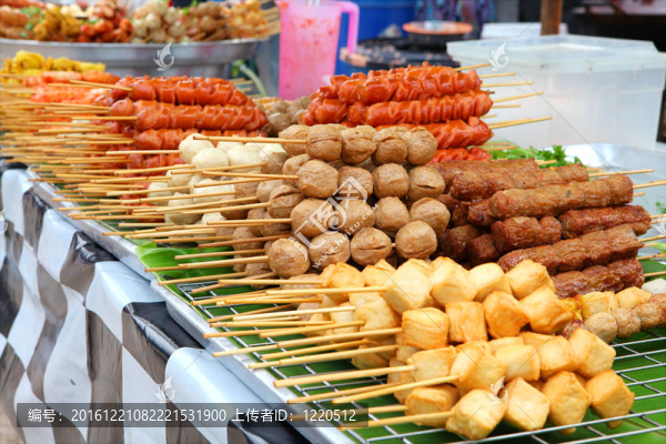 在一個(gè)市場(chǎng)上貼肉丸子