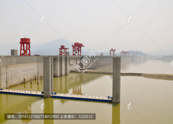 在中國的三個三峽大壩施工現(xiàn)場