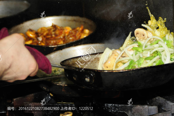 廚師炒菜鍋