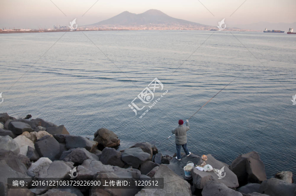 船和維蘇威火山