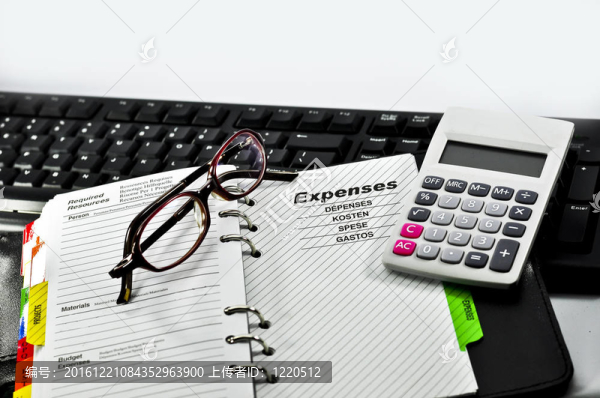 支出說明；眼鏡和計算器