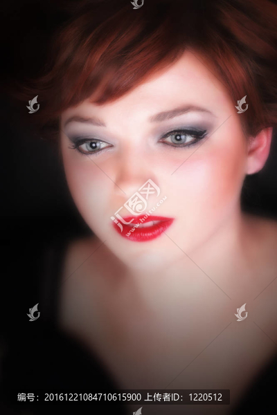 可愛的紅發(fā)的年輕漂亮的紅頭發(fā)的女人