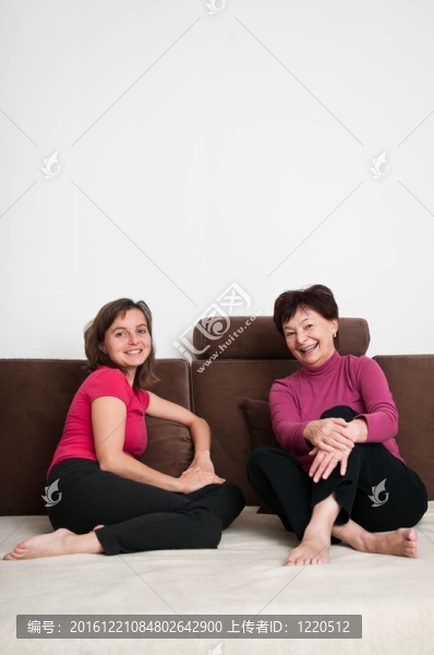 母女在家