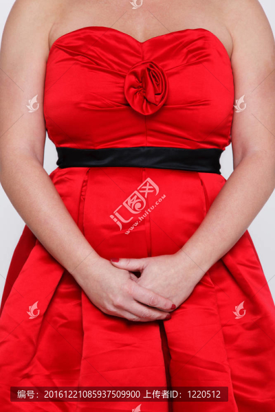 穿紅衣服的女人