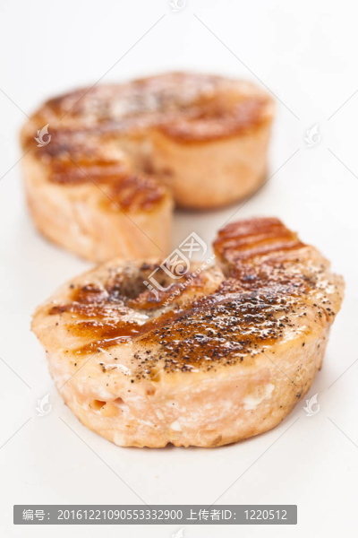 經(jīng)驗(yàn)豐富的鮭魚烤串