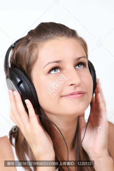 女孩聽音樂