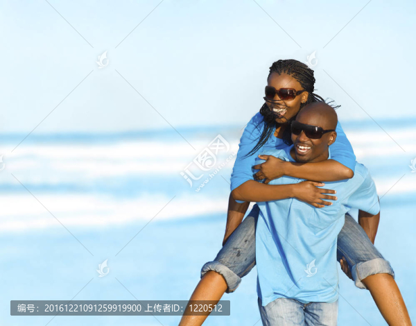 海灘上的夫婦