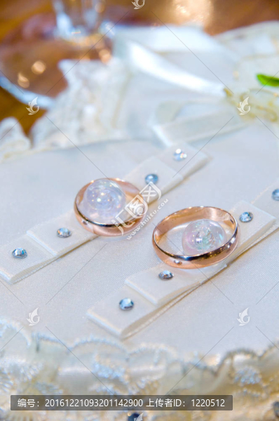 黃金結婚戒指