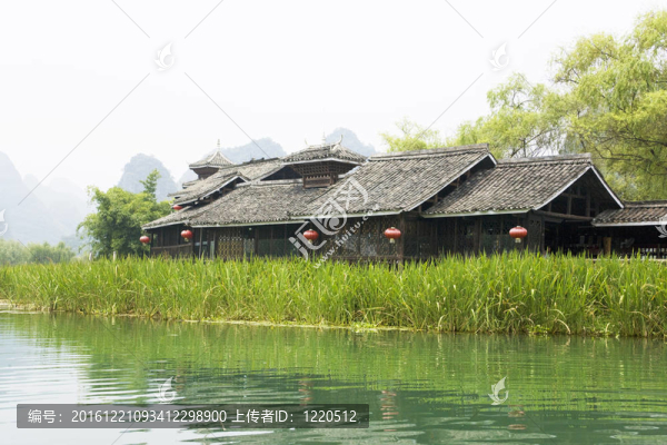 中國河畔的房子