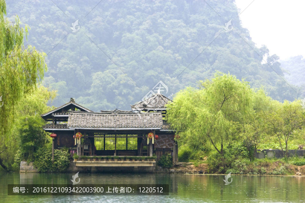 中國河畔的房子