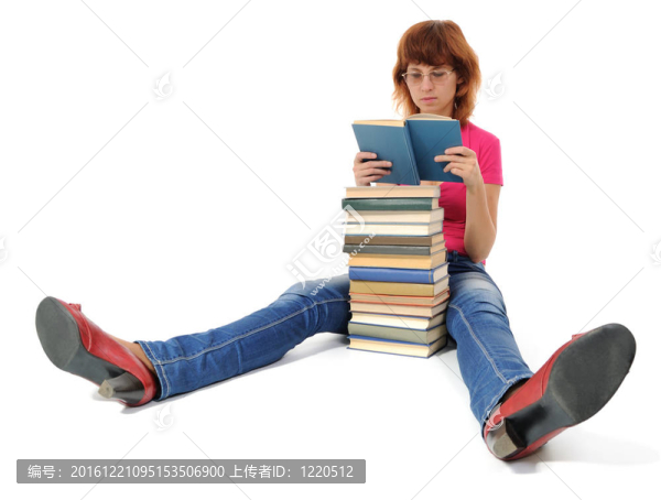 帶著書的女孩