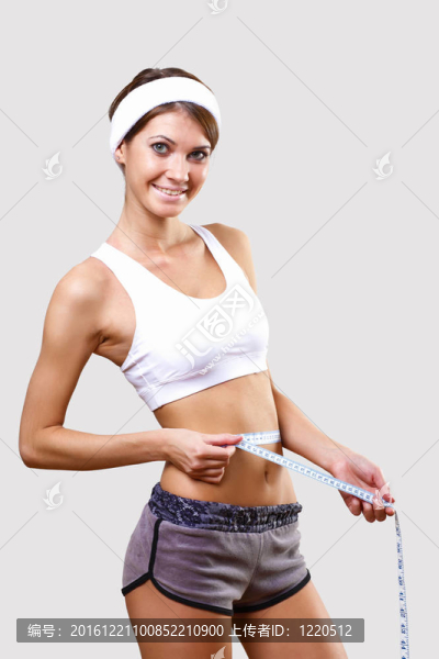 穿運(yùn)動(dòng)服的年輕漂亮女人