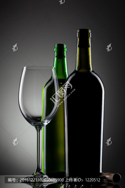 空酒瓶和酒瓶