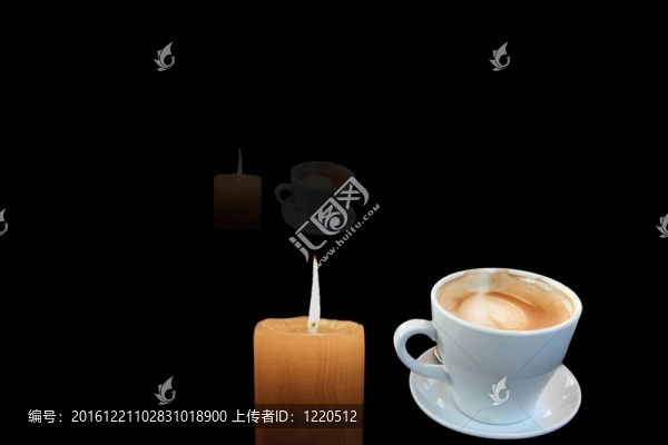 一杯咖啡和燃燒的蠟燭