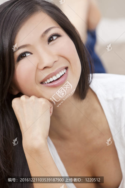 美麗的中國東方亞洲女人微笑