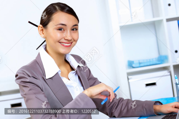 女青年上班服上班