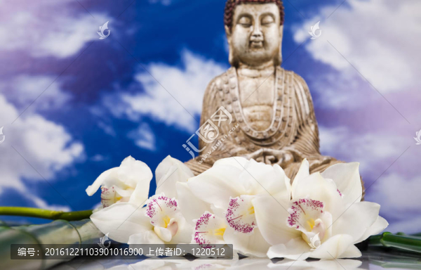 如來佛祖與藍(lán)天背景