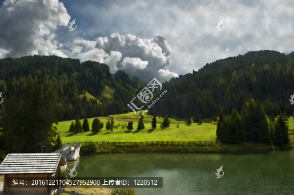 小阿爾卑斯山湖泊圖片