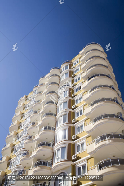 高現(xiàn)代住宅建筑的背景藍(lán)天