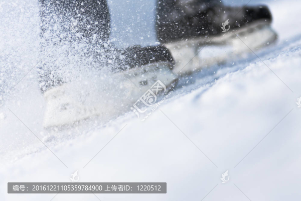 雪飛剎車；冰刀迷離