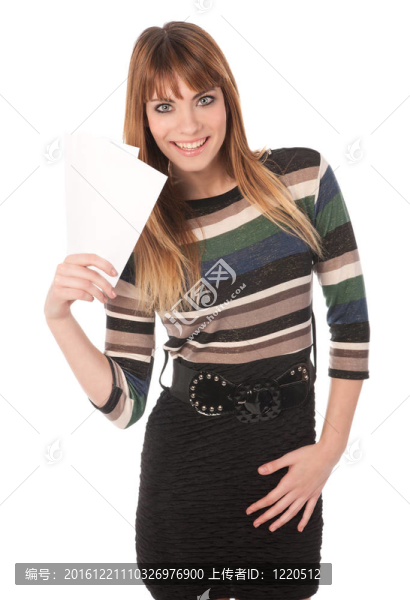 年輕可愛的商業(yè)婦女與優(yōu)惠券在她的手中