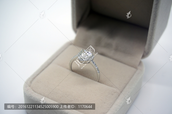鉆石戒指圖片