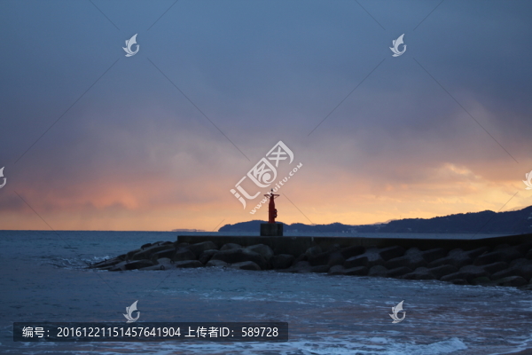 小燈塔與晚霞