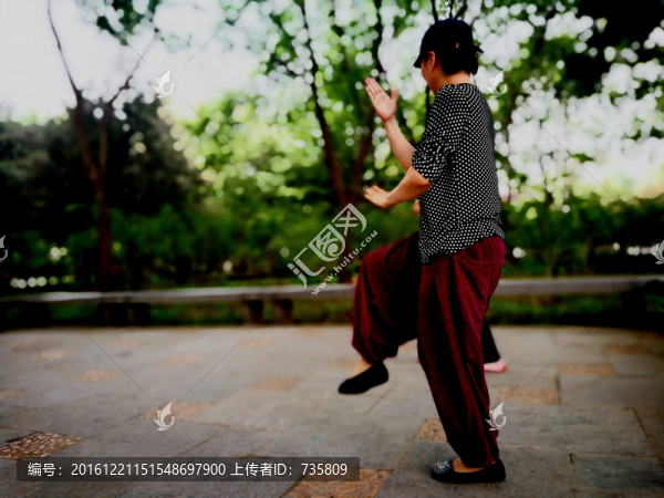 健身的阿姨