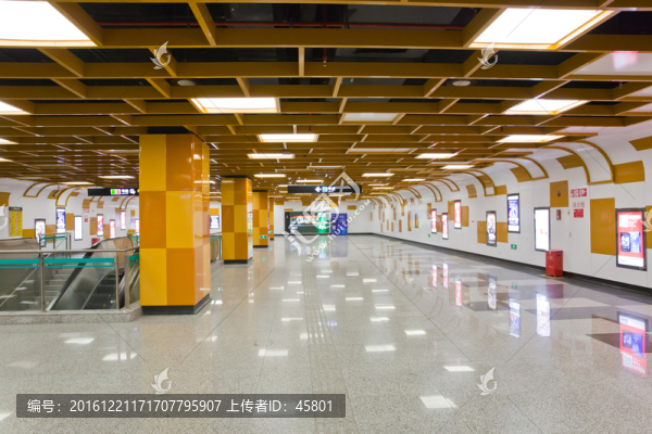 地鐵站廳內(nèi)景