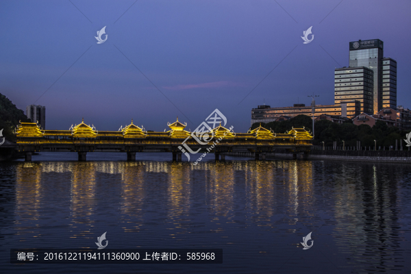 烈士公園風(fēng)雨橋夜景