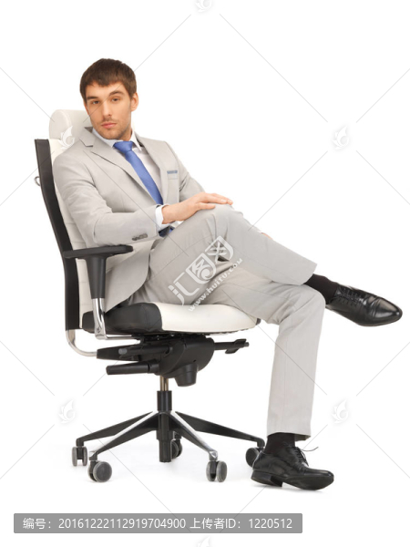 坐在椅子上的年輕商人