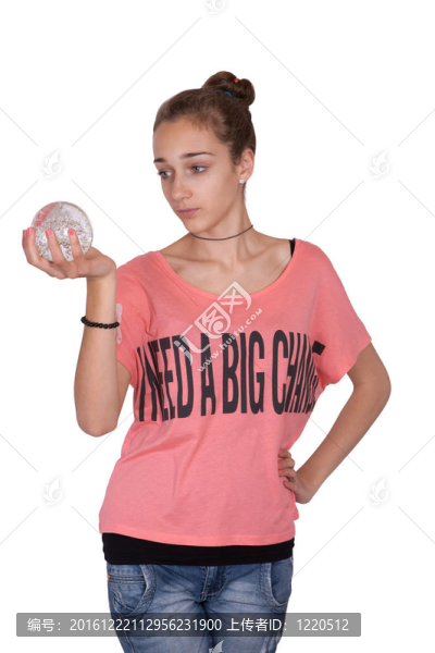 拿著水晶球的少女，我需要大改變
