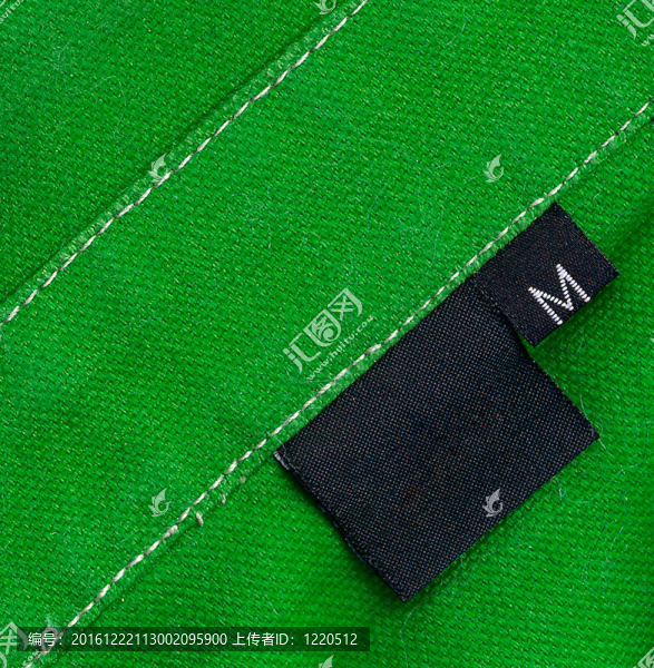 衣服上的黑色標(biāo)簽