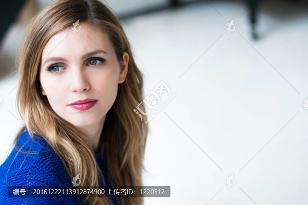年輕漂亮的女人