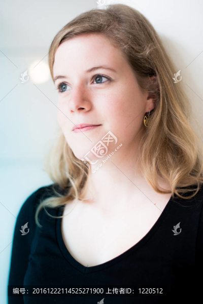 年輕漂亮的女人