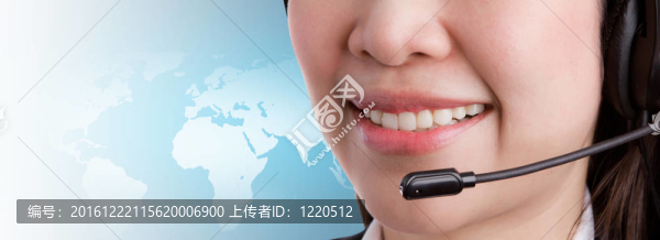 一位友好的女性呼叫中心接線(xiàn)員