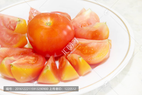 成熟多汁的西紅柿
