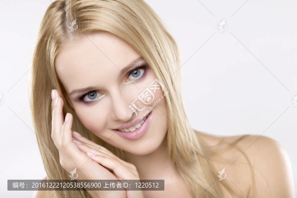 漂亮的金發(fā)美女