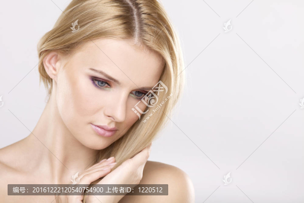 漂亮的金發(fā)美女