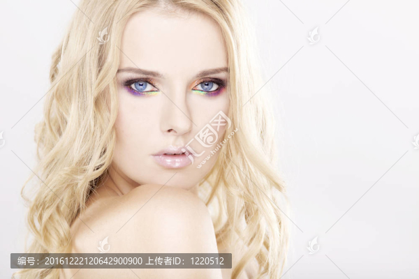 漂亮的金發(fā)美女