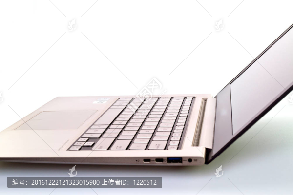 金屬蓋的筆記本電腦