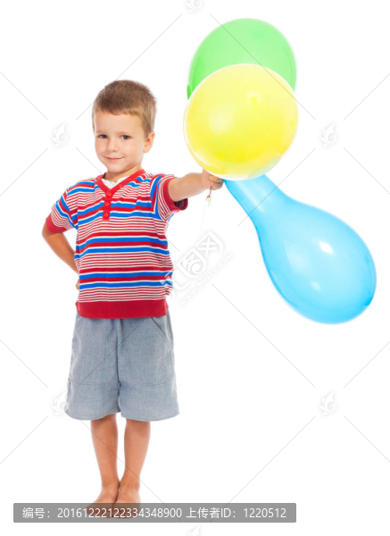 微笑的小男孩彩色氣球