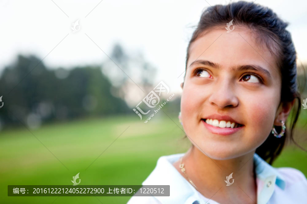 憂郁的年輕女子