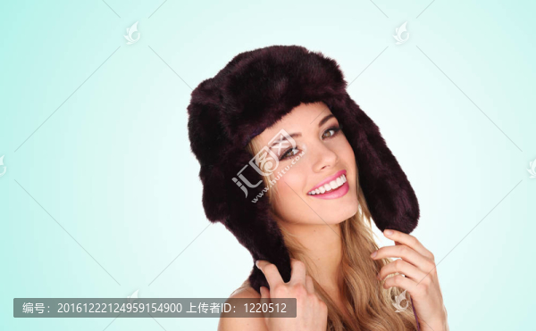 迷人的年輕女子美麗的微笑