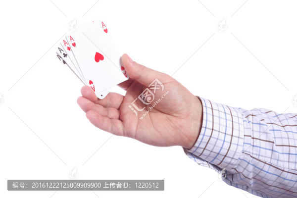 男人和撲克牌在手
