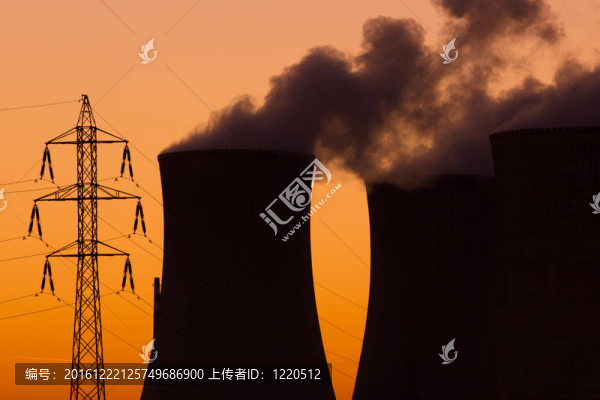 核電站在日落時(shí)分