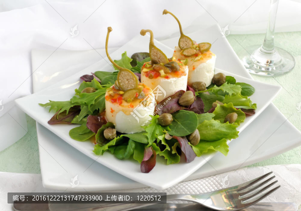 奶酪和酸豆糖醋醬和開心果