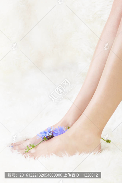 健康的腿和花