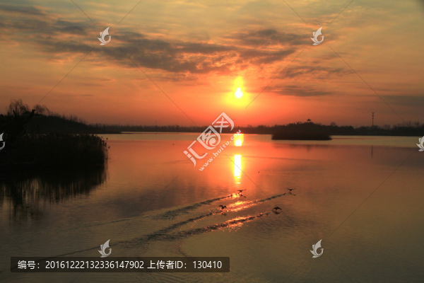 湖泊日出