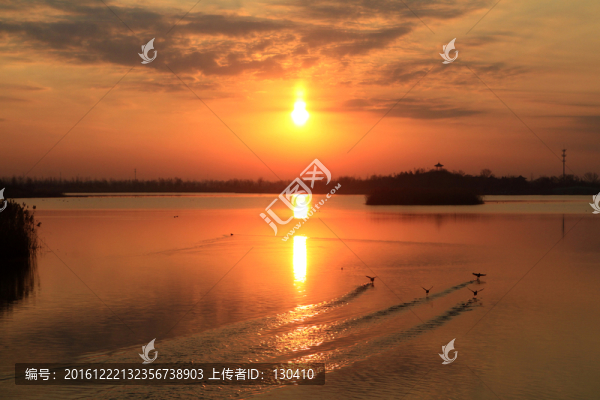 水上日出